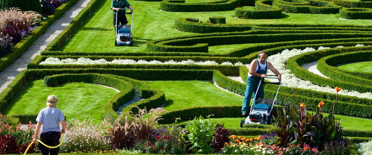 Herrenhausen Gardens featuring a park as well as a small group of people