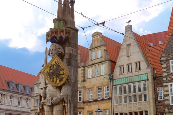 Statue de Roland qui includes patrimoine historique
