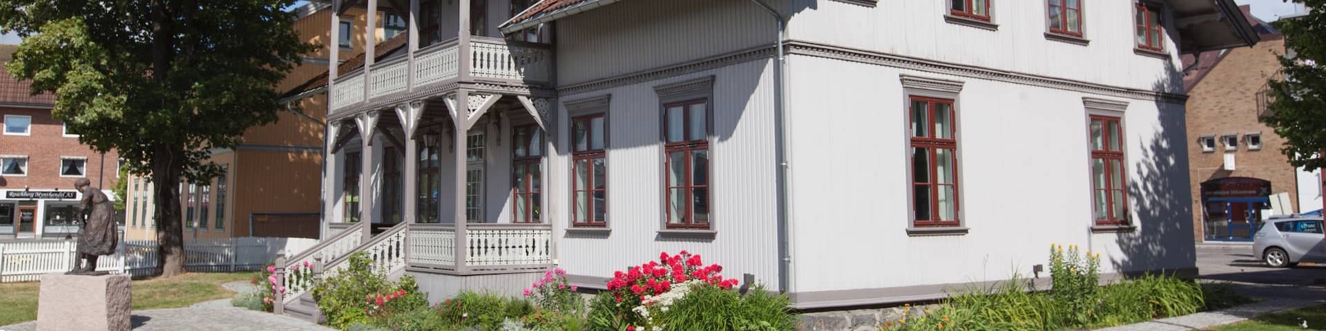 Lillestrom showing a house