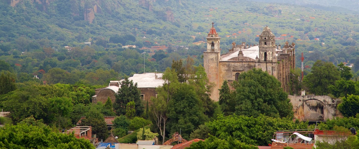 Tepoztlán ofreciendo vistas de paisajes, escenas tranquilas y elementos del patrimonio
