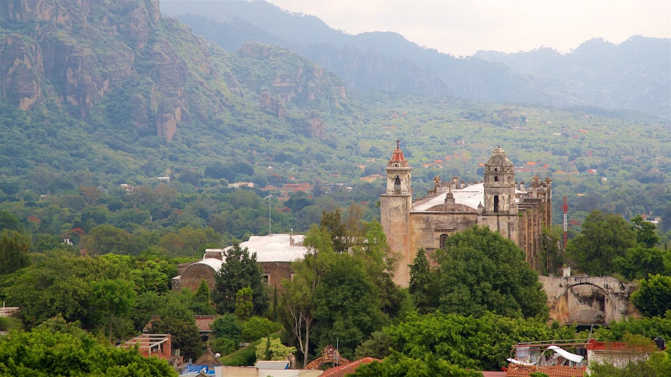 Tepoztlán ofreciendo vistas de paisajes, escenas tranquilas y elementos del patrimonio