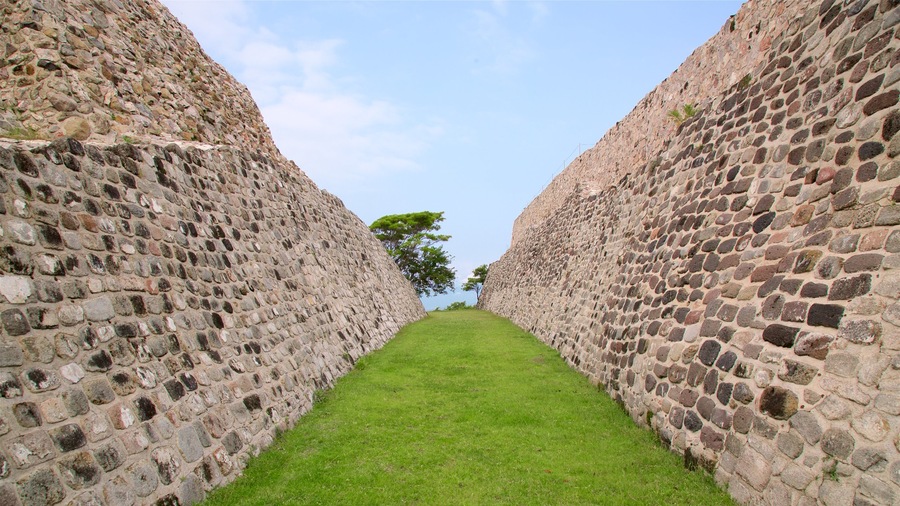 Zona monumental arqueológica de Xochicalco ofreciendo elementos del patrimonio