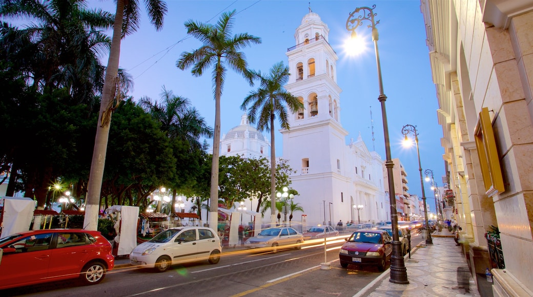 Catedral de Veracruz ofreciendo elementos patrimoniales