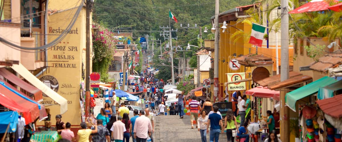 Tepoztlán y también un gran grupo de personas