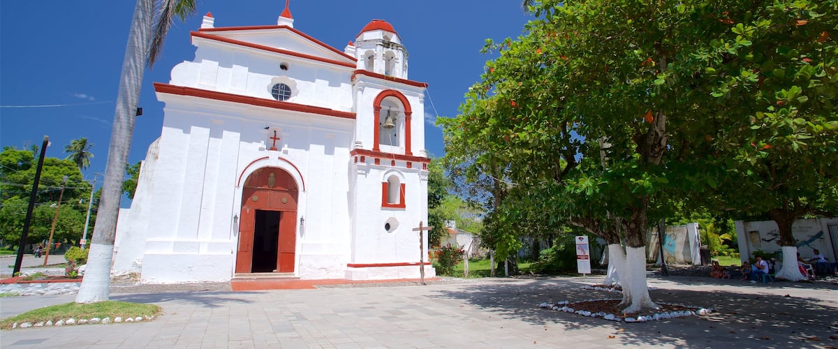 La Antigua featuring a church or cathedral