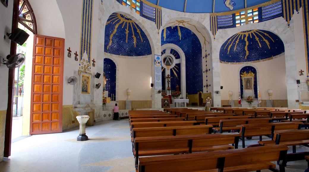 La Catedral showing interior views and a church or cathedral