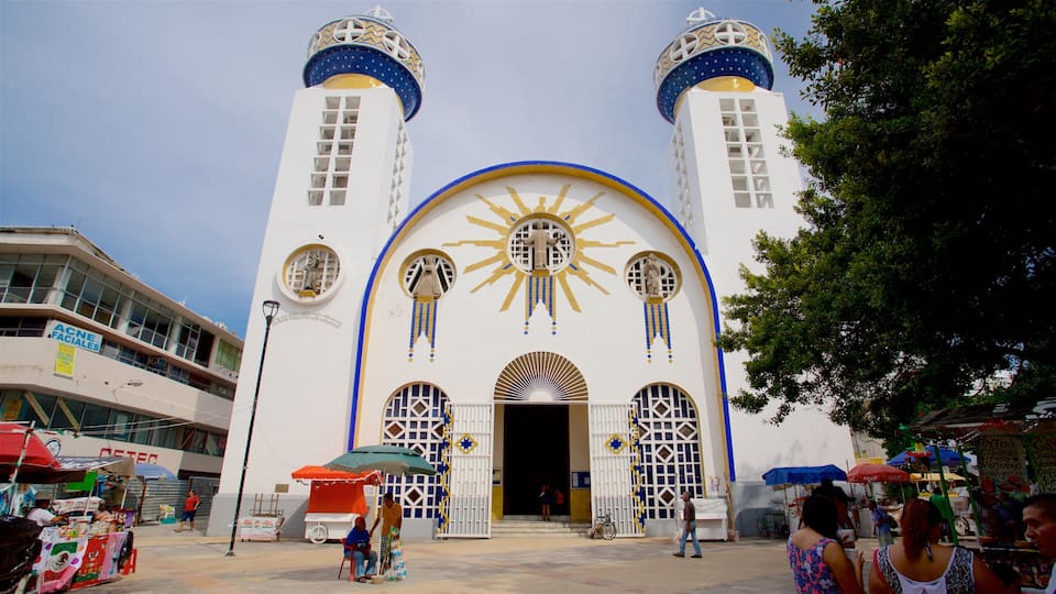 La Catedral featuring a church or cathedral