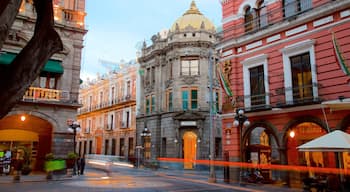 Zocalo Square showing heritage elements