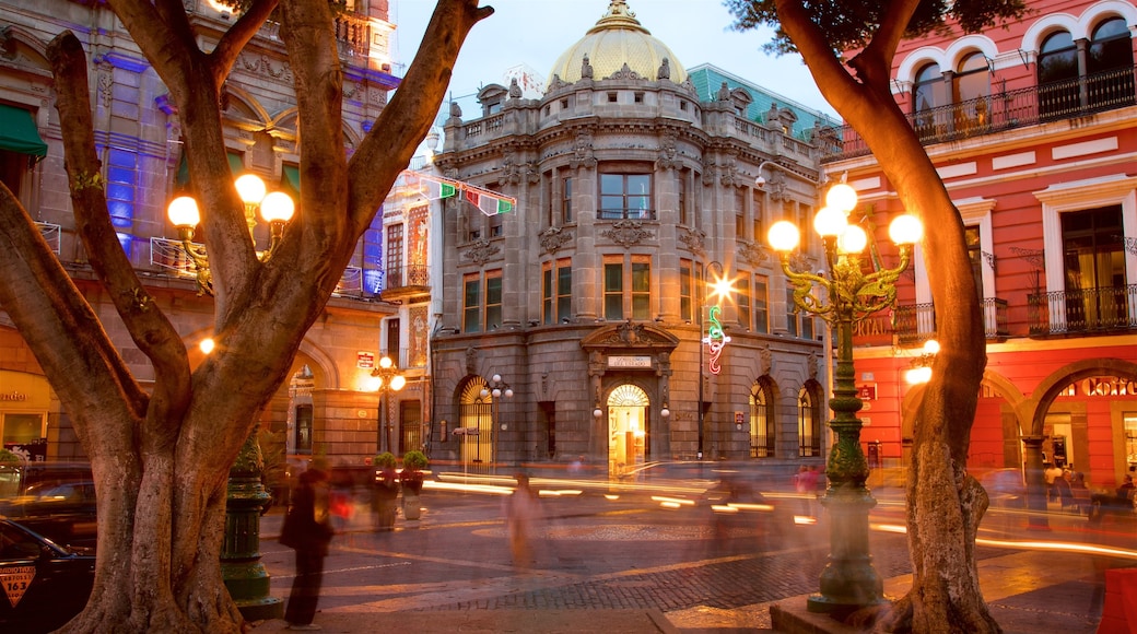 Zocalo Square che include oggetti d\'epoca