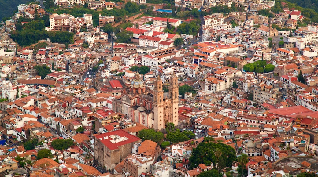 Santa Prisca Cathedral which includes a city