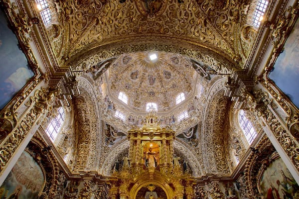 Rosario Chapel which includes a church or cathedral, interior views and heritage elements