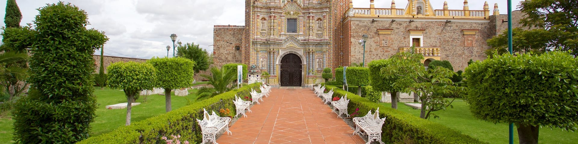 Templo San Francisco Acatepec which includes a garden and heritage architecture