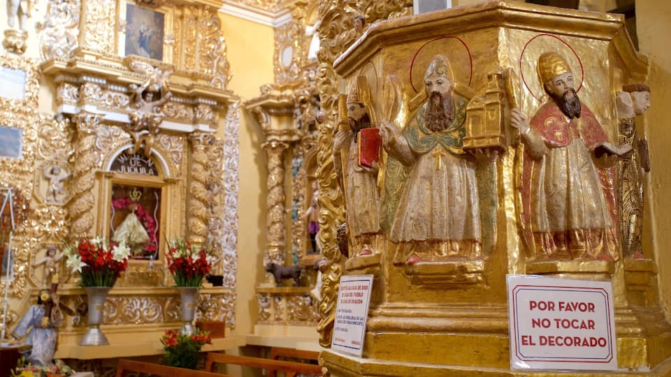 Templo San Francisco Acatepec featuring religious aspects and interior views