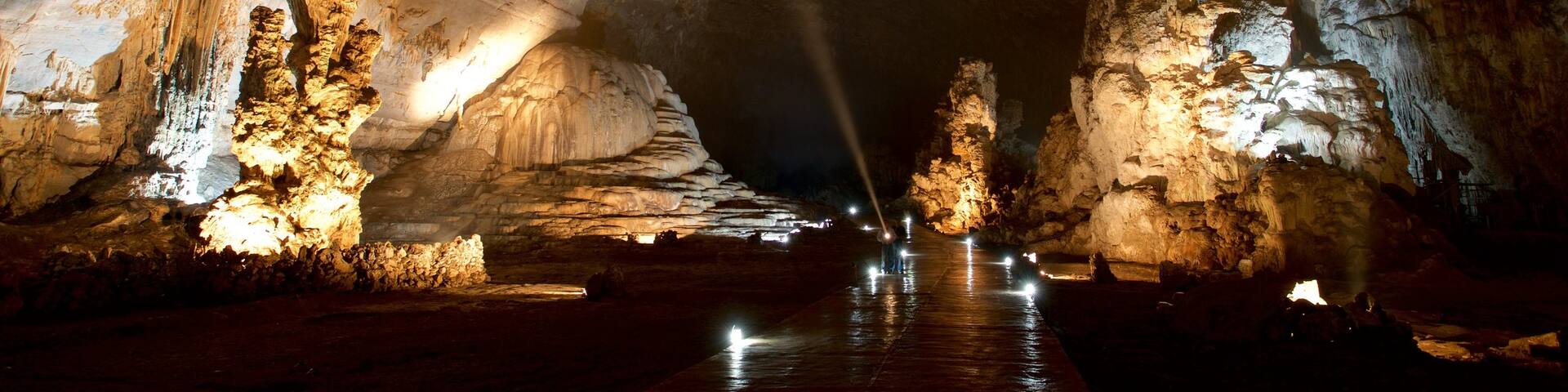 Taxco featuring caves