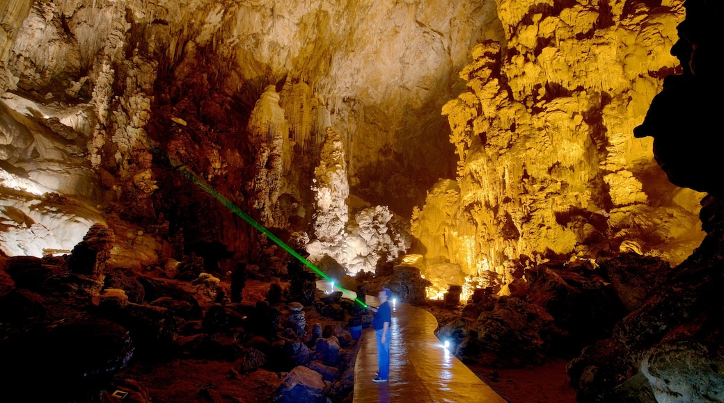 Taxco which includes caves