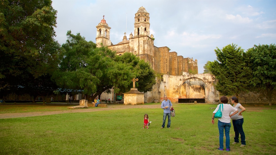 Tepoztlan featuring heritage architecture and a park as well as a family