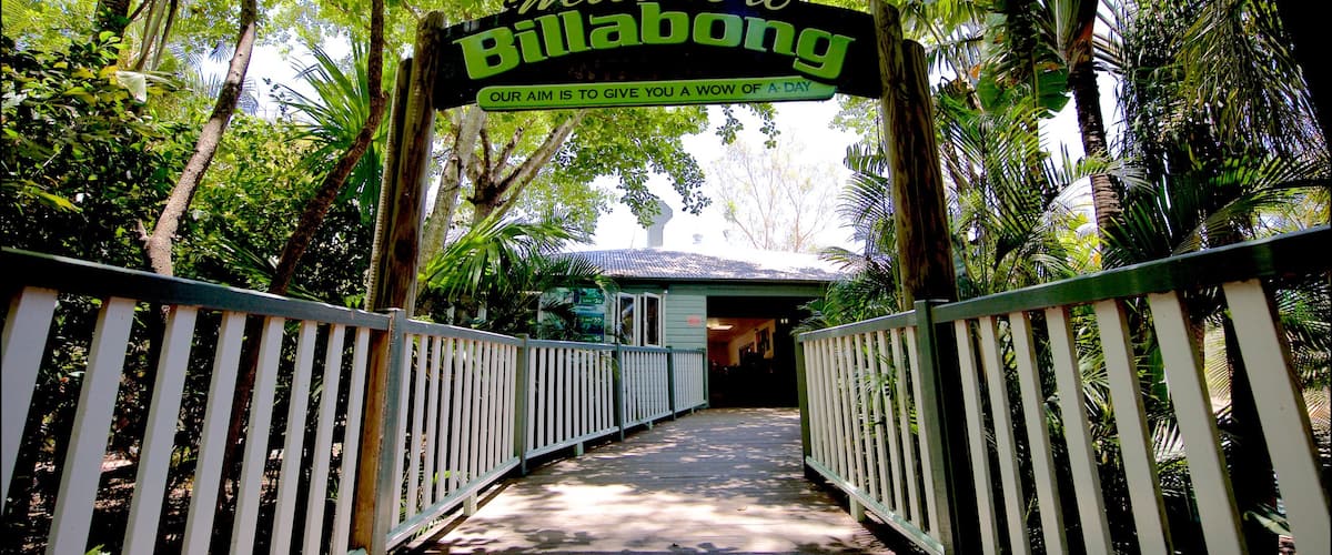 Santuario de Billabong mostrando un puente y señalización