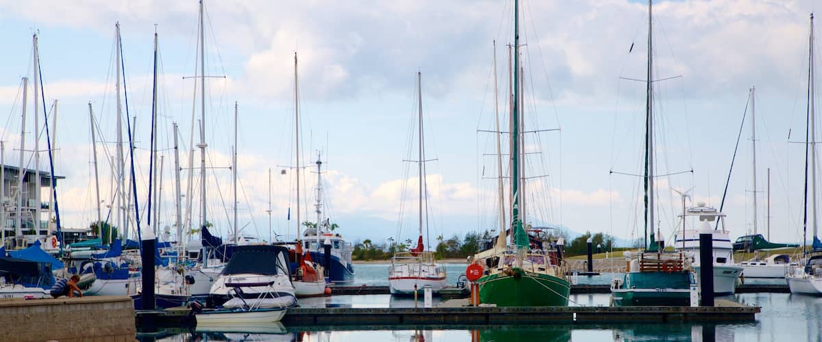 Nelly Bay mettant en vedette baie ou port