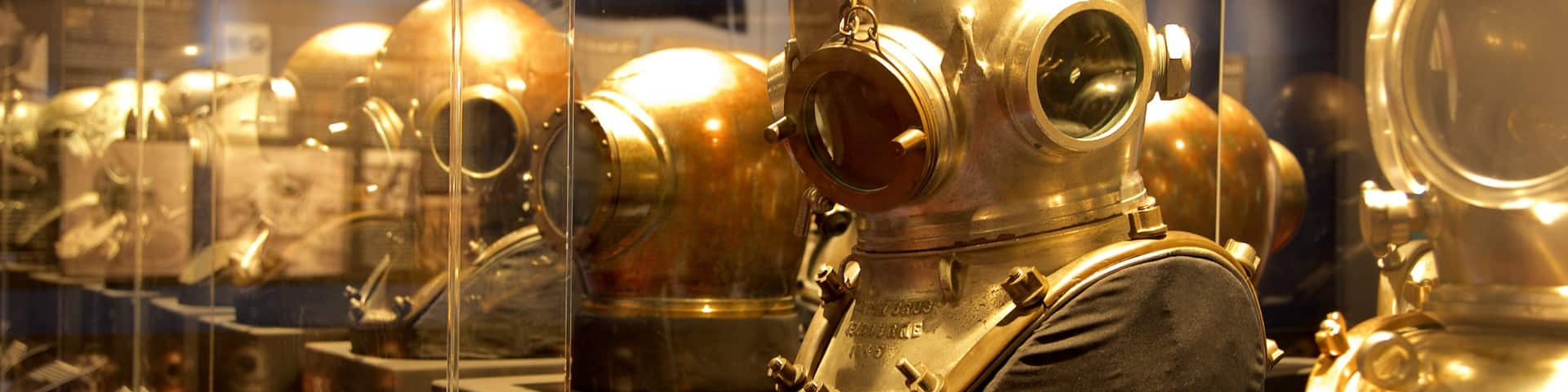 Museum of Tropical Queensland qui includes vues intérieures et patrimoine historique