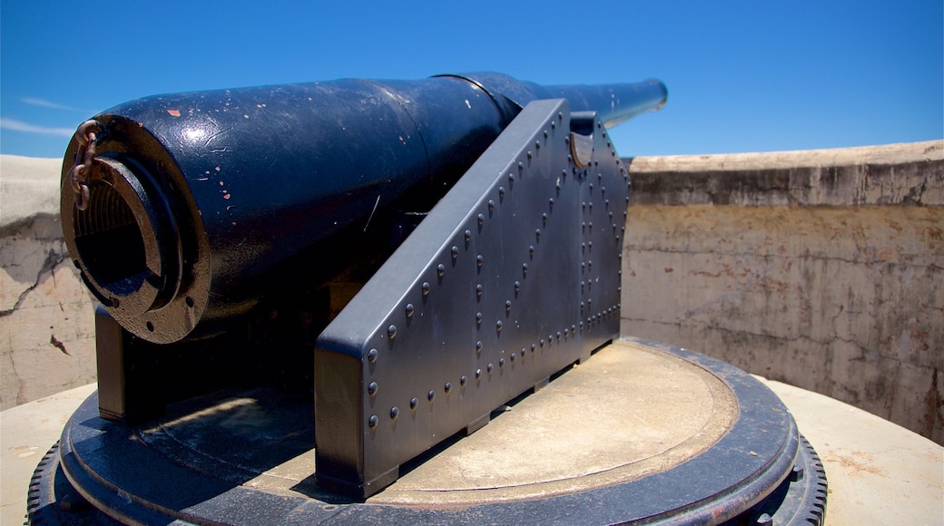 Townsville ofreciendo artículos militares y elementos patrimoniales