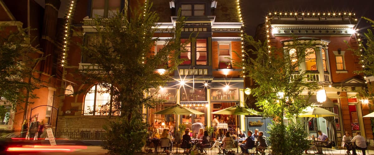 MainStrasse Village showing night scenes and outdoor eating as well as a small group of people