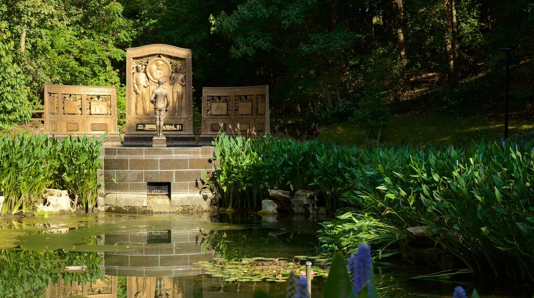 Schenley Park som visar en trädgård och en damm