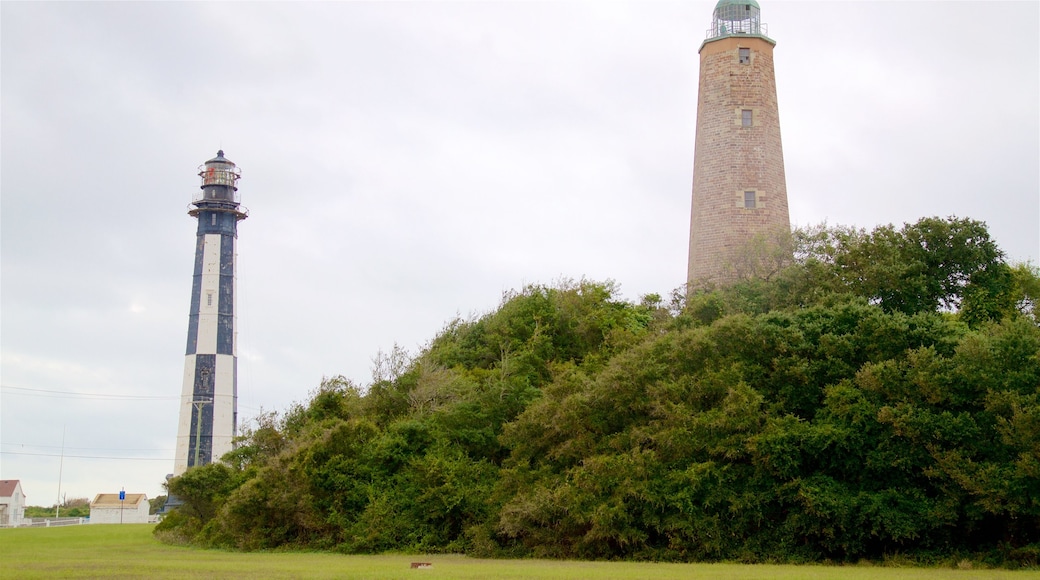 Cape Henry Lighthouse mostrando un faro