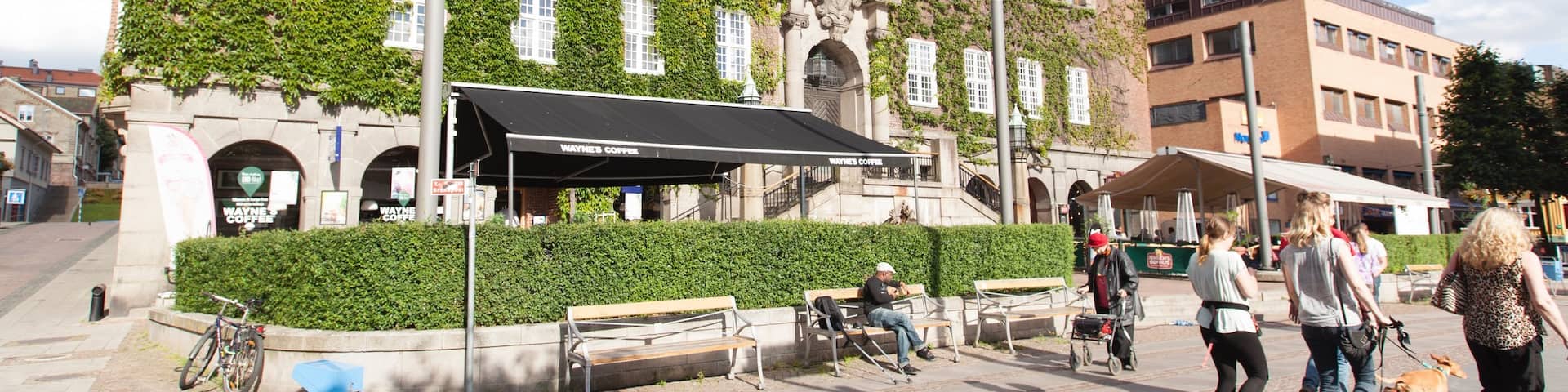 Boras qui includes patrimoine historique aussi bien que petit groupe de personnes