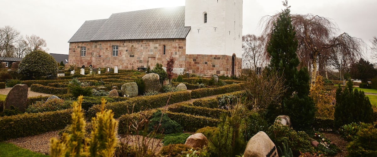 Ulfborg som omfatter en have