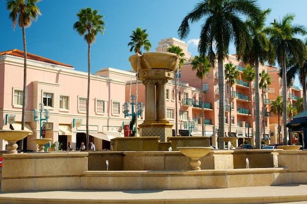 Mizner Park mettant en vedette square ou place et ville