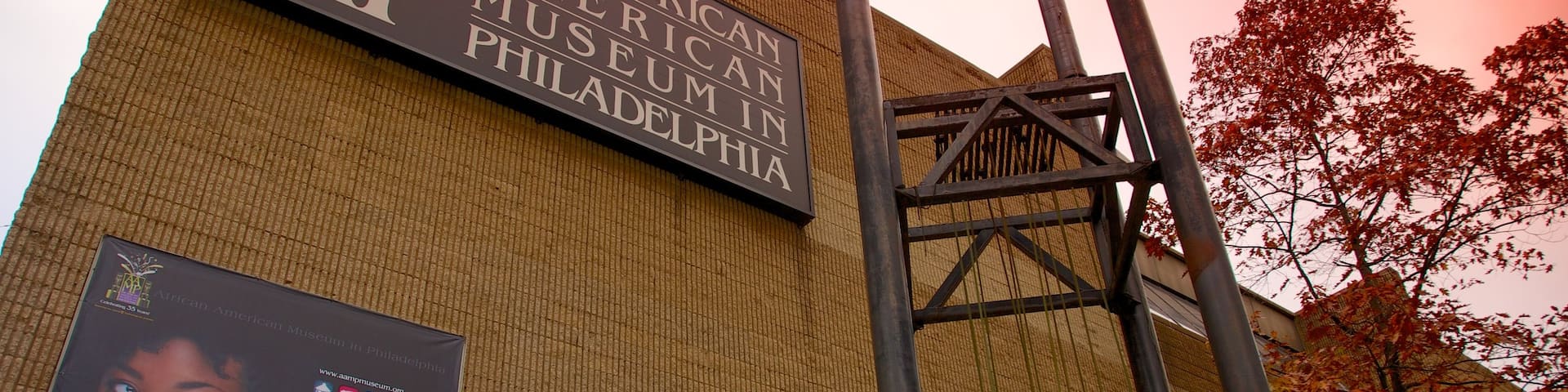 Afrikanisch-Amerikanisches Museum welches beinhaltet Beschilderung und Stadt