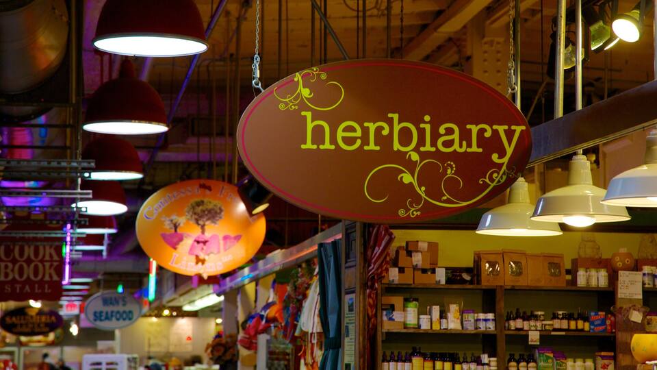 Reading Terminal Market showing markets, interior views and central business district