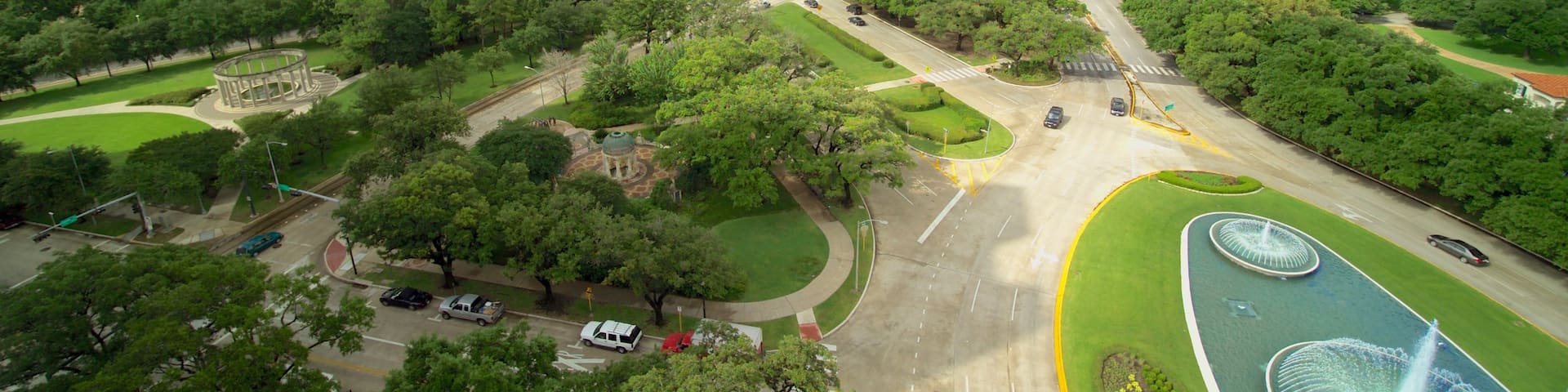 Hermann Park which includes a fountain and a garden