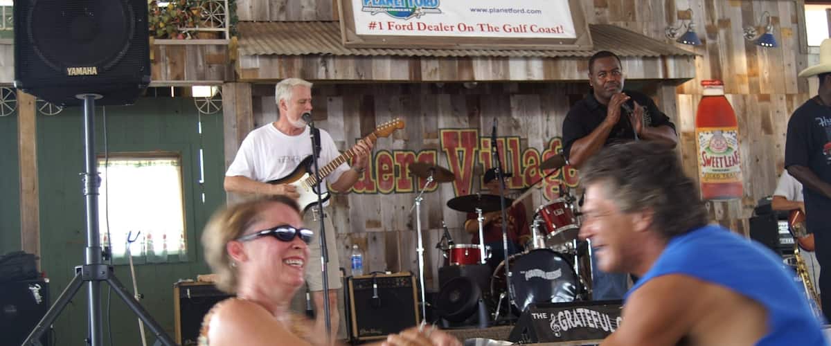 Traders Village johon kuuluu esittävä taide ja sisäkuvat sekä pari