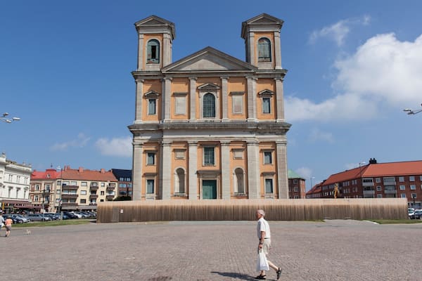 Karlskrona das einen Geschichtliches und Platz oder Plaza