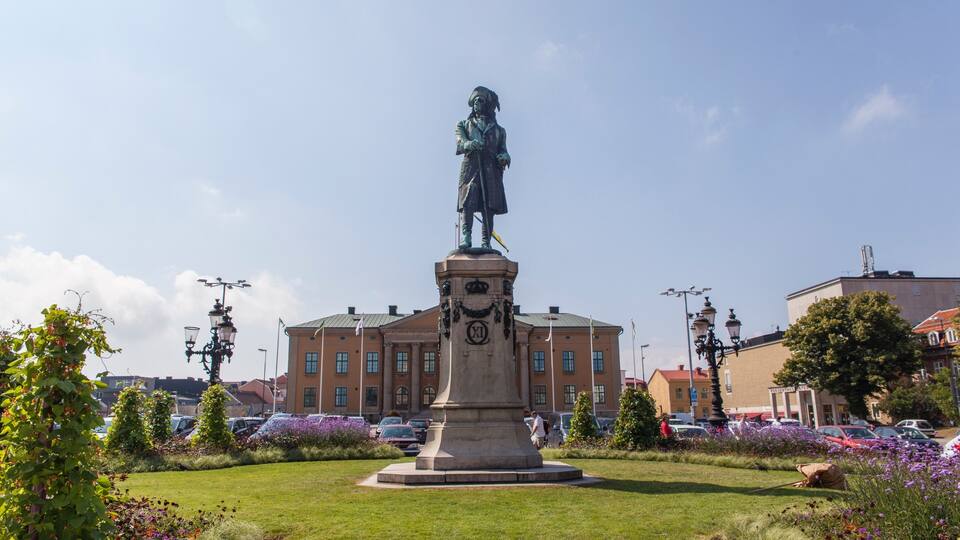 Karlskrona featuring a statue or sculpture, wild flowers and a garden