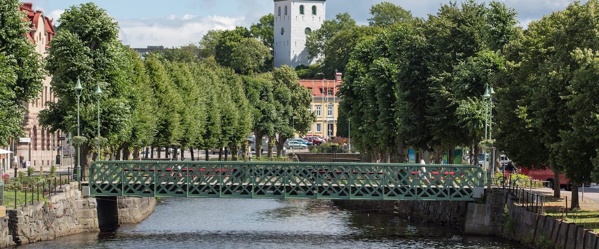 Uddevalla que incluye un río o arroyo y un puente