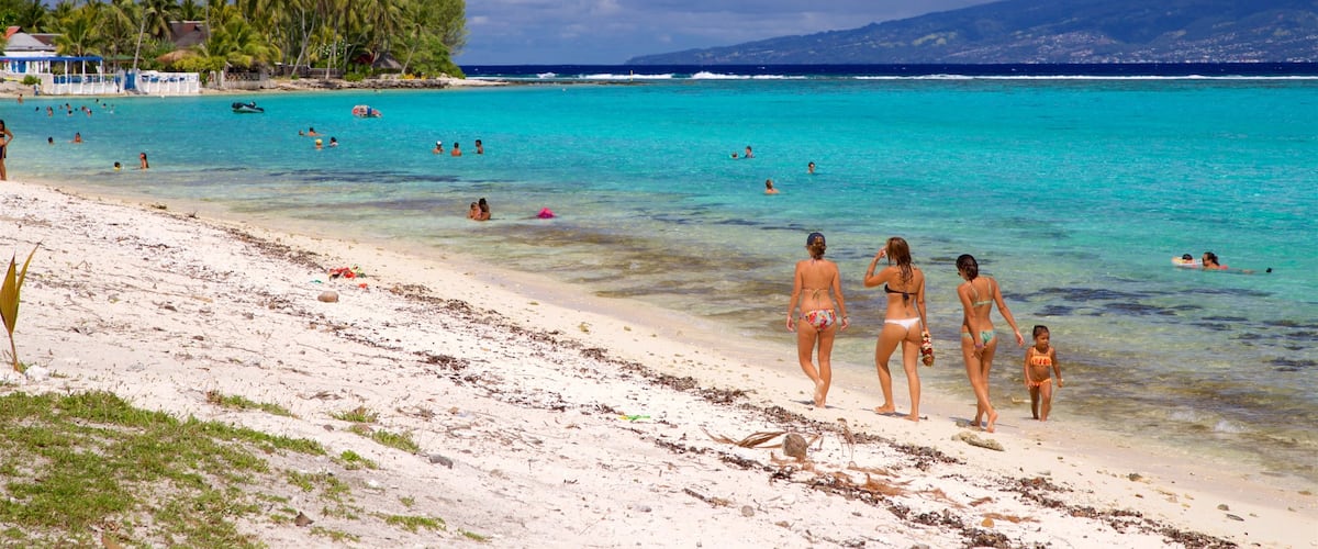 Temae Beach showing a sandy beach, tropical scenes and general coastal views