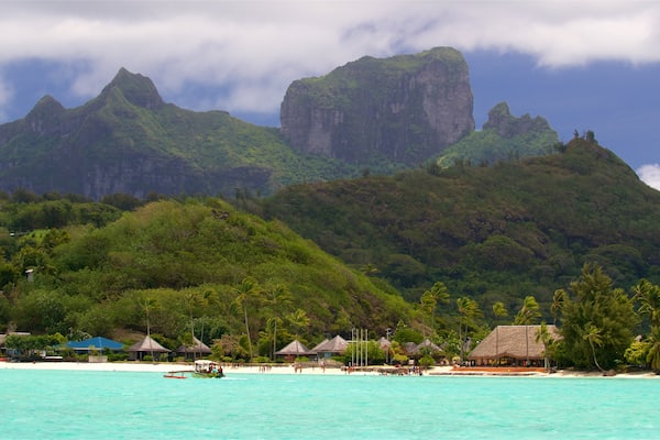 Matira Point showing mountains, tropical scenes and general coastal views