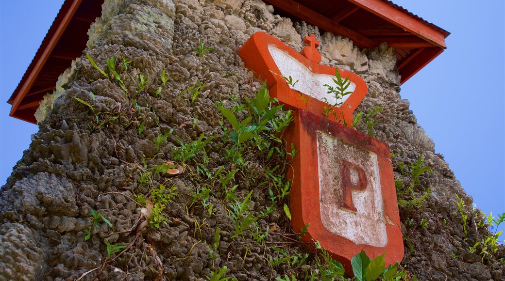 Tombe du roi Pomaré V mettant en vedette patrimoine historique