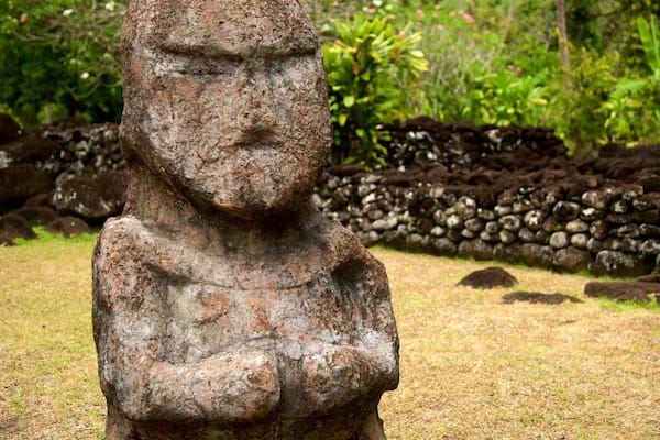 Marae Arahurahu Temple showing indigenous culture and a park
