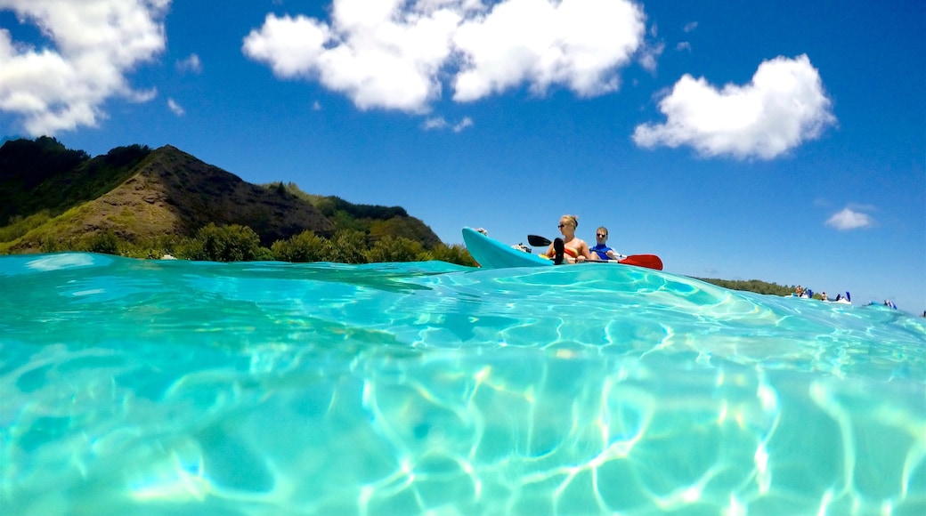 Playa Tiahura mostrando escenas tropicales, kayak o canoa y vistas generales de la costa