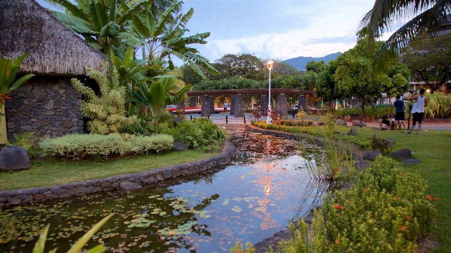 Papeete inclusief een park en een rivier of beek