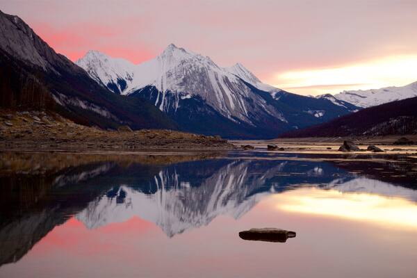 Medicine Lake showing mountains, a lake or waterhole and a sunset