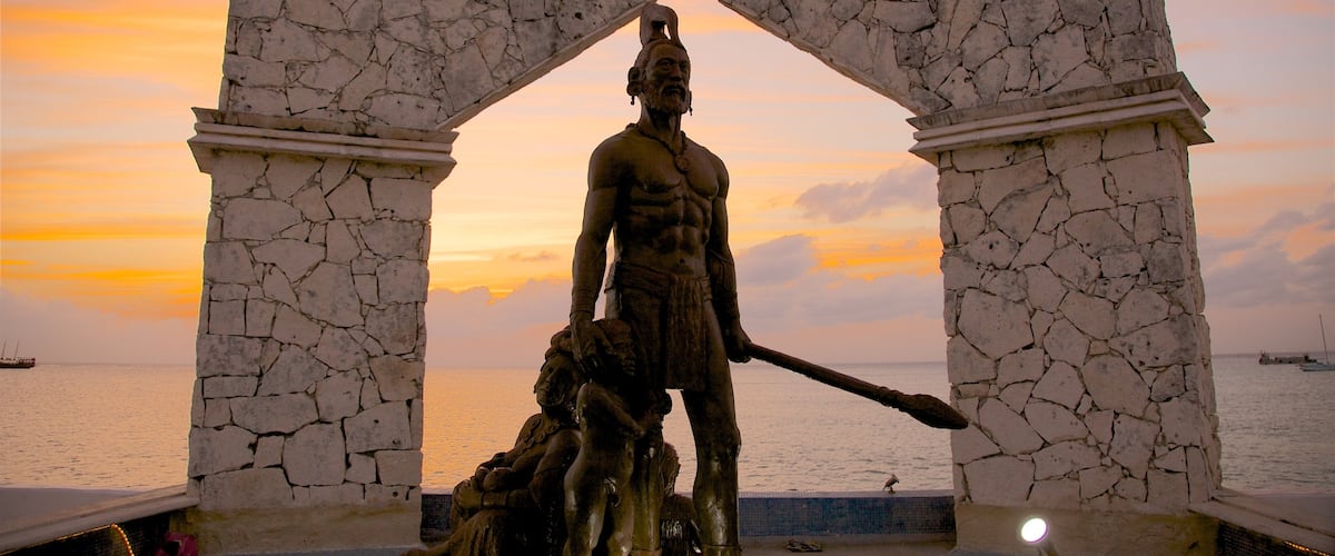 Cozumel showing a statue or sculpture, general coastal views and a sunset