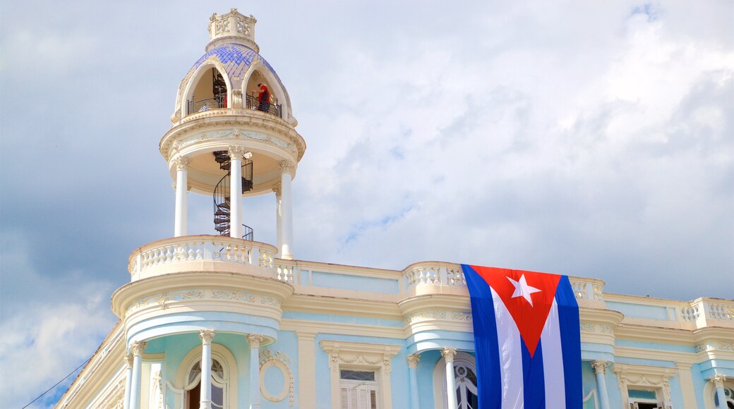 Cienfuegos mostrando elementos del patrimonio