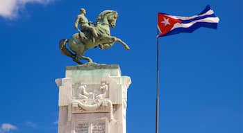 Monumento a Antonio Maceo presenterar en staty eller skulptur