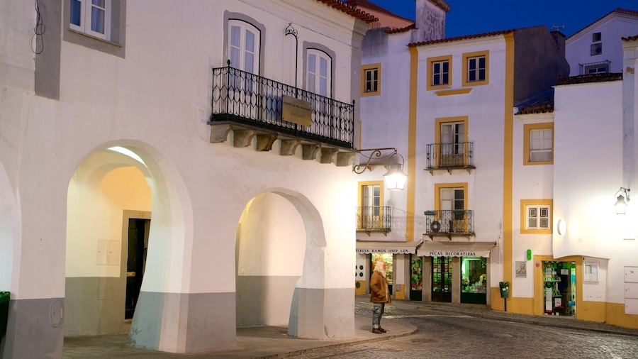 Évora mostrando escenas nocturnas