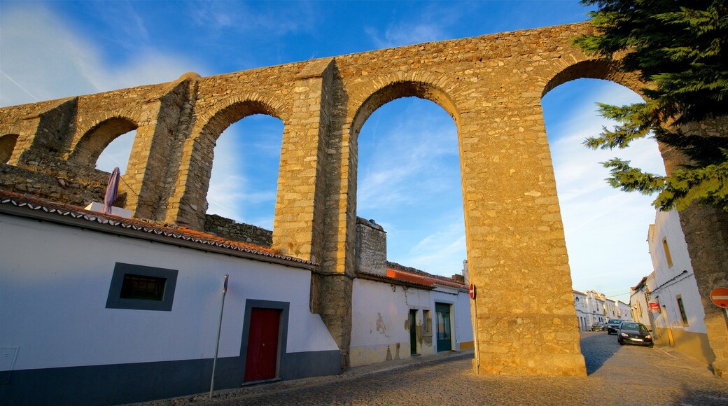 Aqueduto da Água de Prata featuring heritage elements