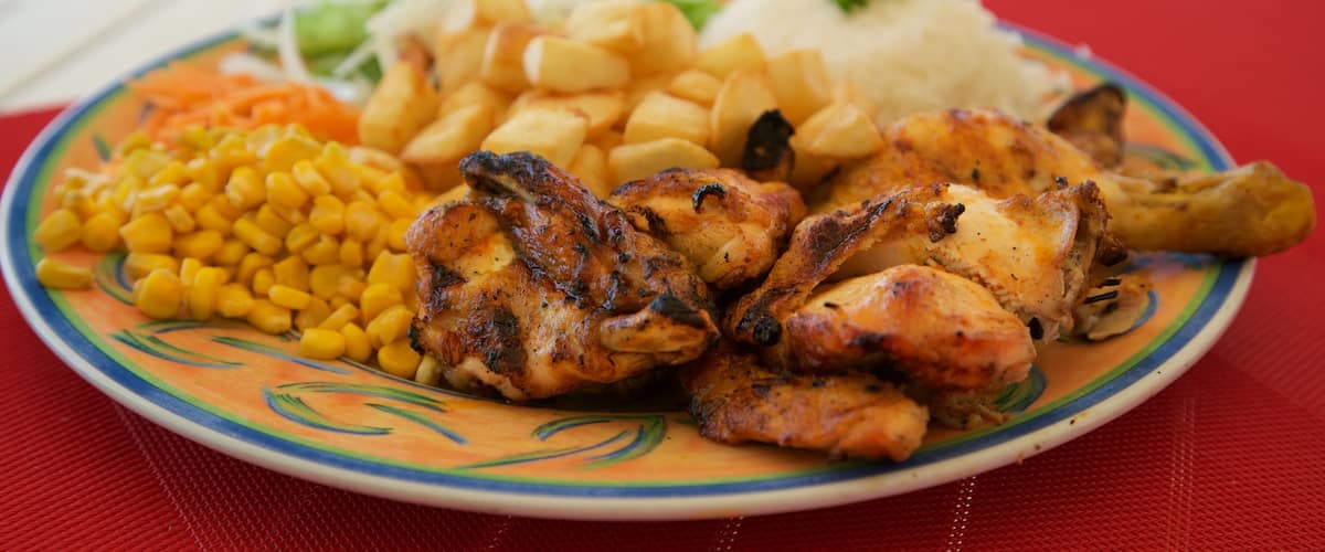 Portimao which includes food